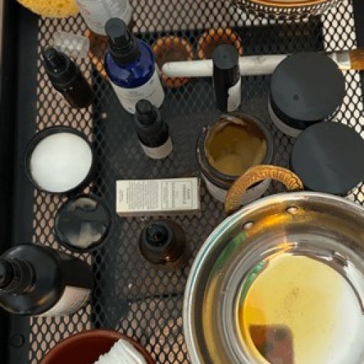 Leer hoe je huid en haar natuurlijk laat stralen met de kracht van Ayurveda. Gabriela van PureNatural.eu laat je in deze praktische workshop kennismaken met reiniging, zelfmassage en kruidenrituelen uit India. Inclusief goodiebag vol Ayurvedische beautyproducten.