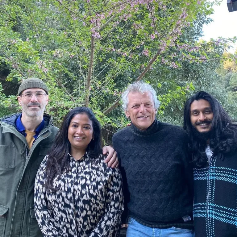 MISHRAN brengt werelden samen. Deze vierkoppige band — met musici uit India, Nederland en Frankrijk — mixt Indiase raga’s, jazz, percussie en improvisatie tot een unieke sound. Met sarod, saxofoon, piano en ritme neemt MISHRAN je mee op een avontuurlijke muzikale reis vol ontmoeting en verrassing. Live op LaLaLand op zaterdag!