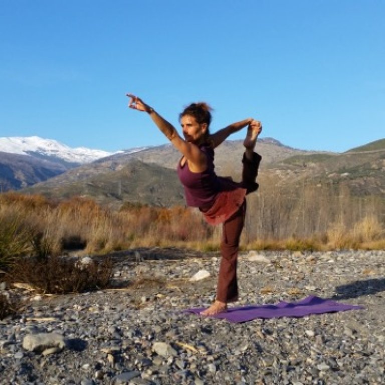 Tara Esther Kleij maakte als jong meisje kennis met yoga toen ze met haar moeder woonde in de spirituele gemeenschap van Auroville in Zuid-India, waar yoga voor haar een manier van leven werd. Sindsdien is ze in hart en nieren een Yogini gebleven. Ze gaat Chakra Yoga geven bij LaLaLand.